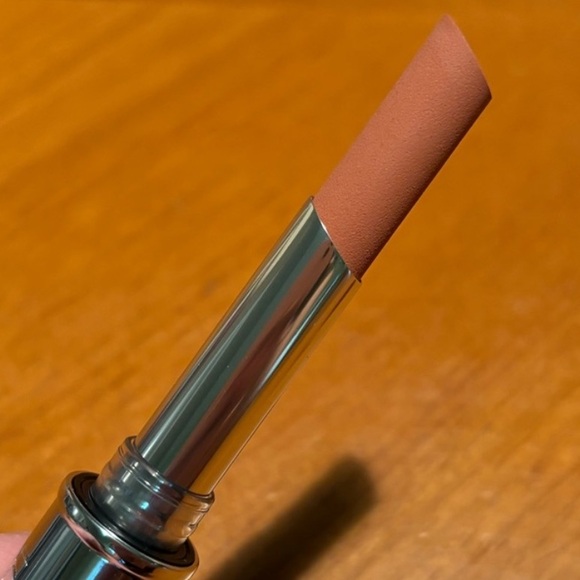 MAC Locked Kiss 24 HR Lipstick - Picture 2 of 16